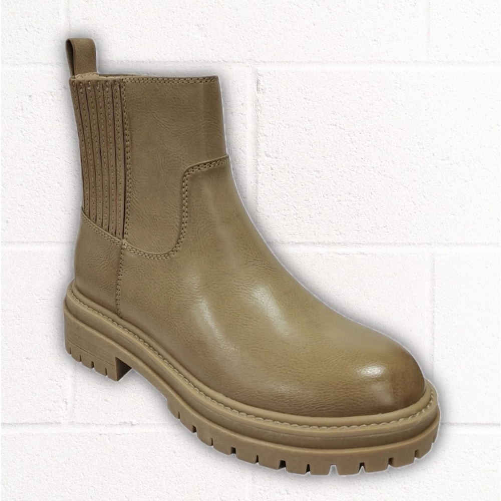 Time and Tru Women's Lug Chelsea Boots, Wide Width Available